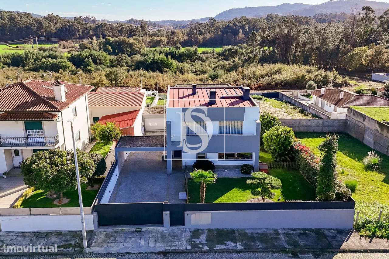 Moradia Isolada com PISCINA, em Tamel (São Verissimo)!-45