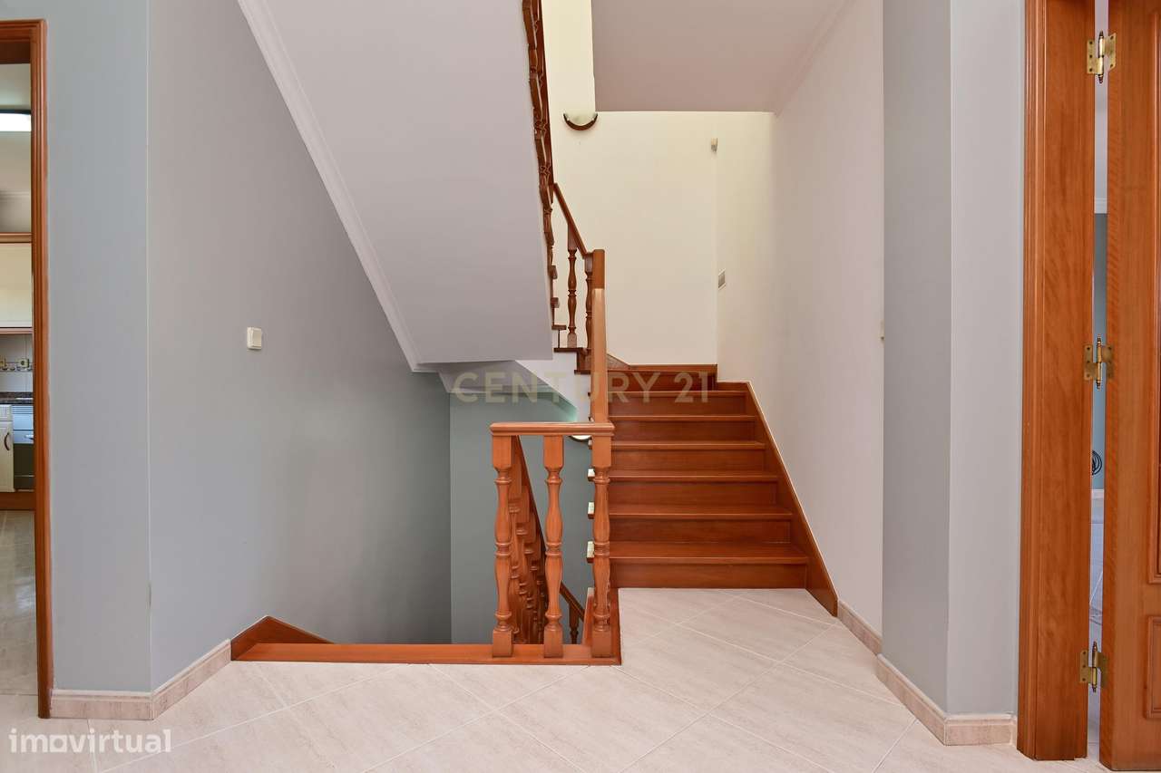 Moradia T5 de Gaveto com Terraço e Vista de Campo – Varge Mondar, Rio - Grande imagem: 4/44