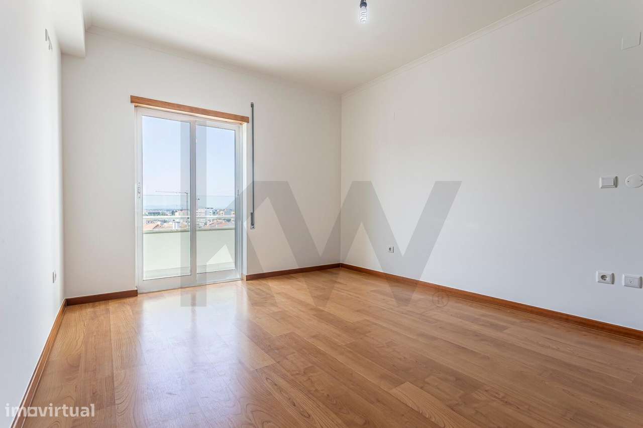 Apartamento T3 Duplex com aproveitamento superior | 5 Quartos | Garage-19