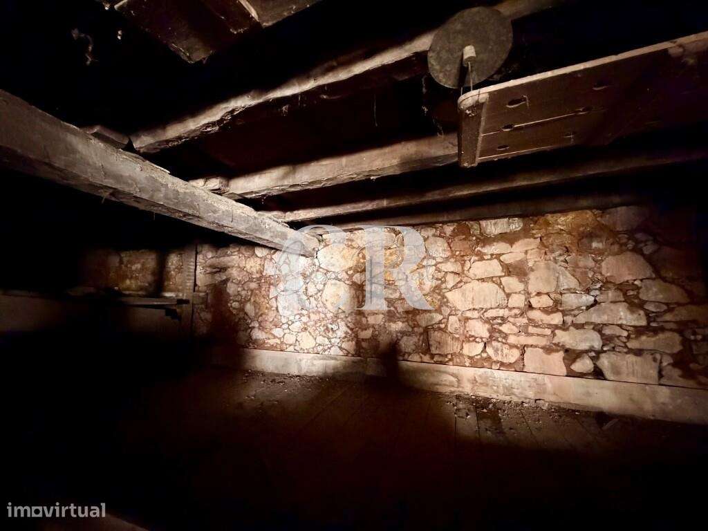 Moradia para recuperar no centro da vila de Figueiró dos Vinhos-32