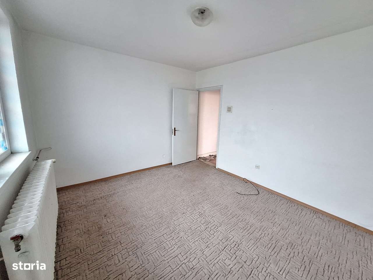Apartament 2 camere decomandat | Balcon 8 mp - Zona Cornisa - Imagine principală: 2/3