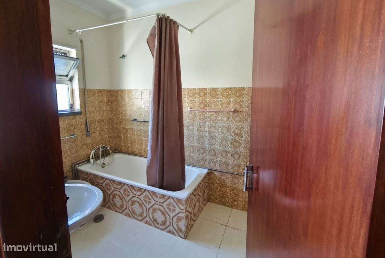 Apartamento T3+T2 com garagem, Amieirinha-Marinha Grande-13