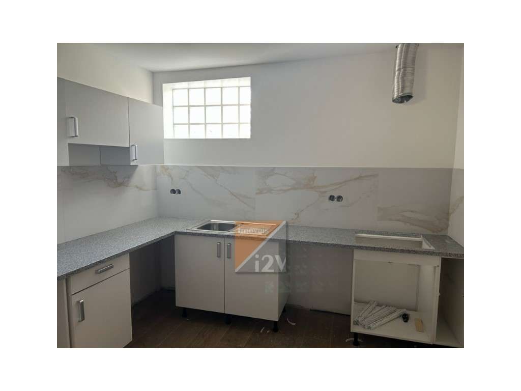 Apartamento T1 com Terraço - Colmeias, Leiria - Grande imagem: 4/10