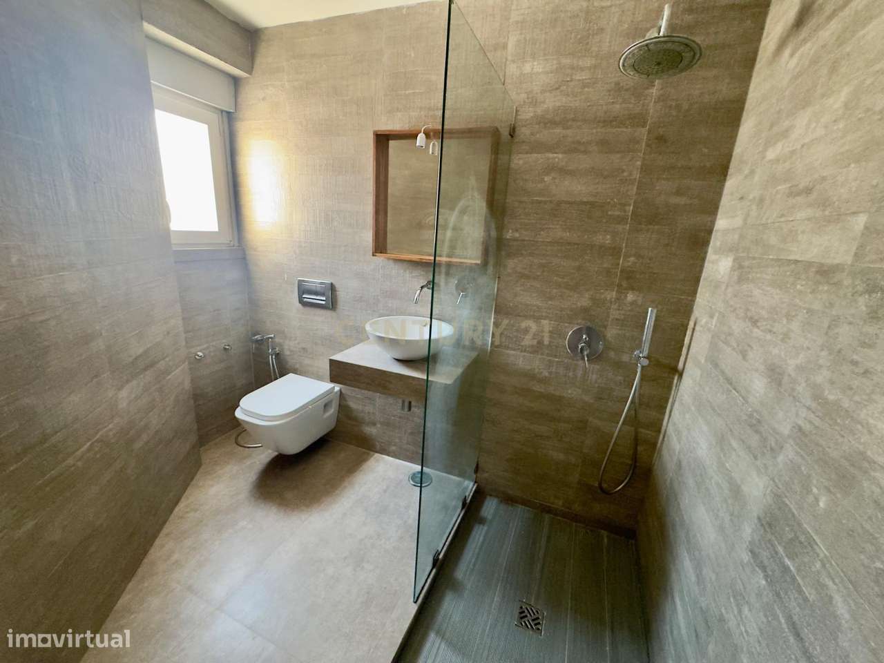 T3 com cave em São Pedro do Estoril – Versatilidade e localização priv-16