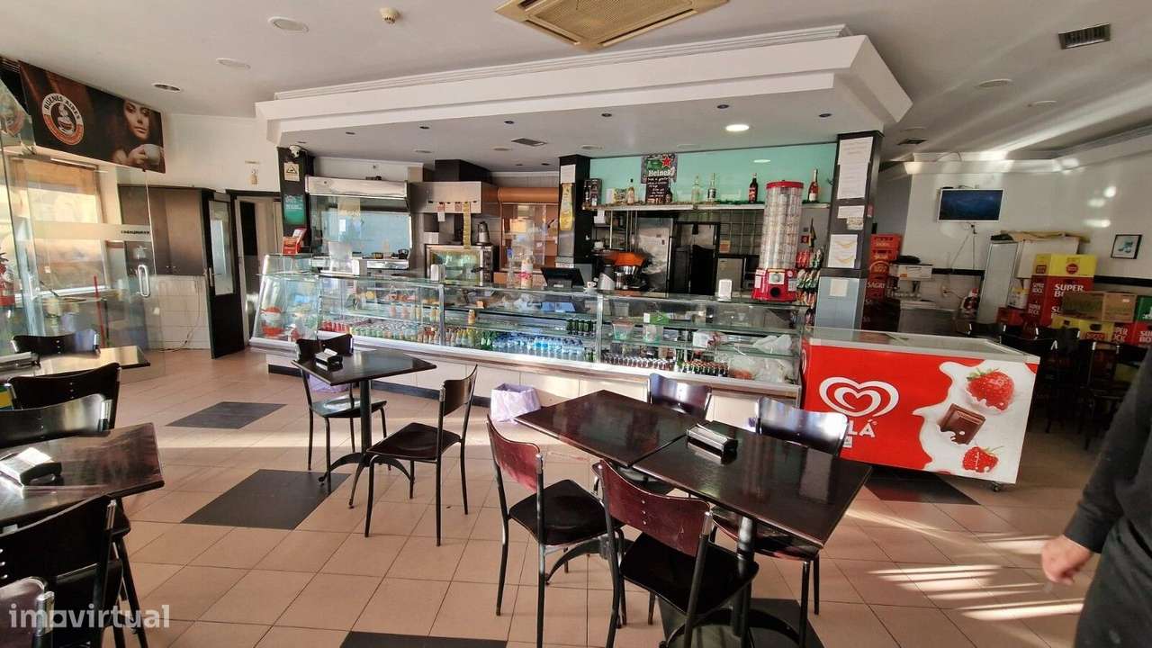 Odivelas, zona de elevado tráfego pedonal e rodoviário - Grande imagem: 2/7