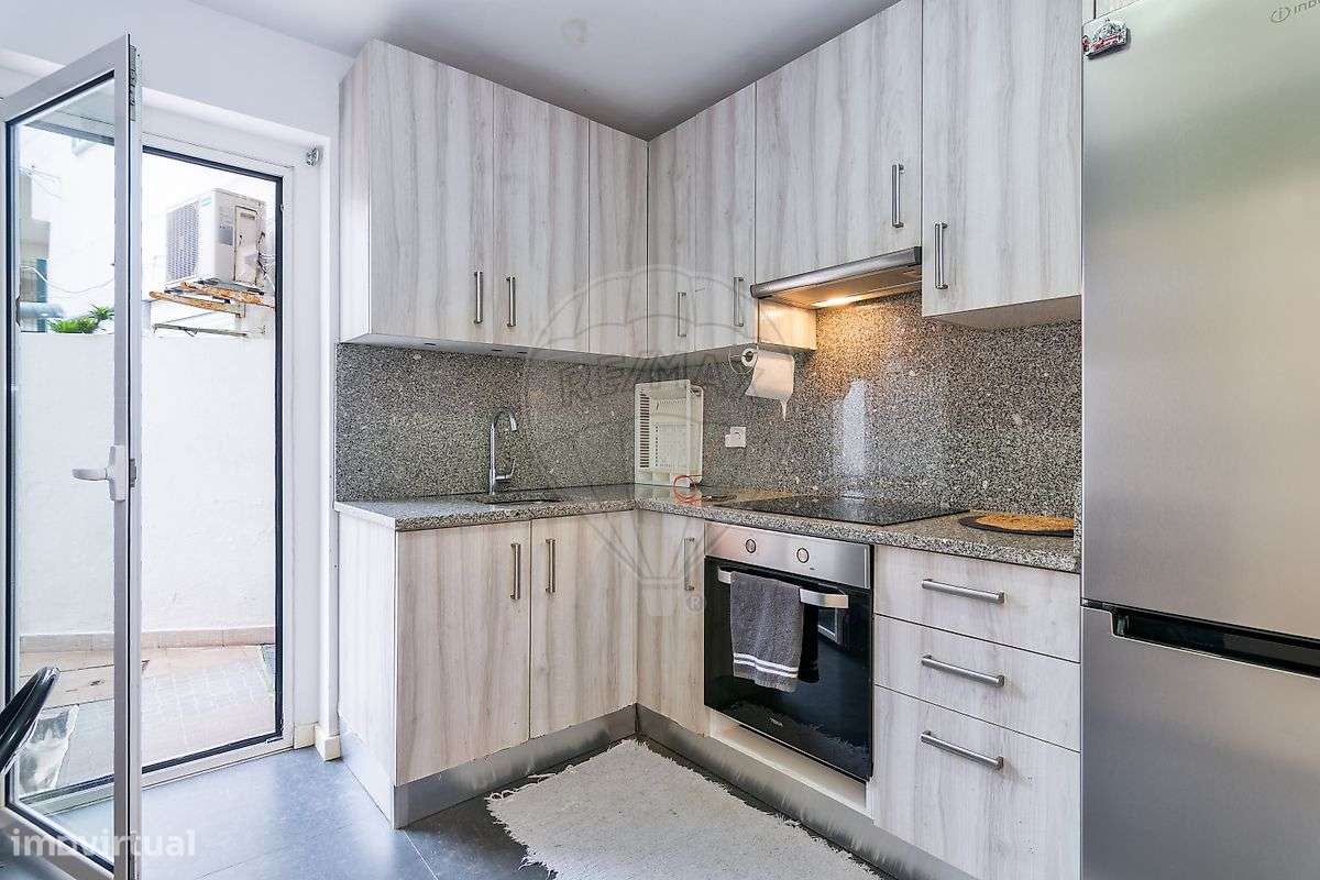 Apartamento T3 remodelado nas Paivas, com logradouro-7