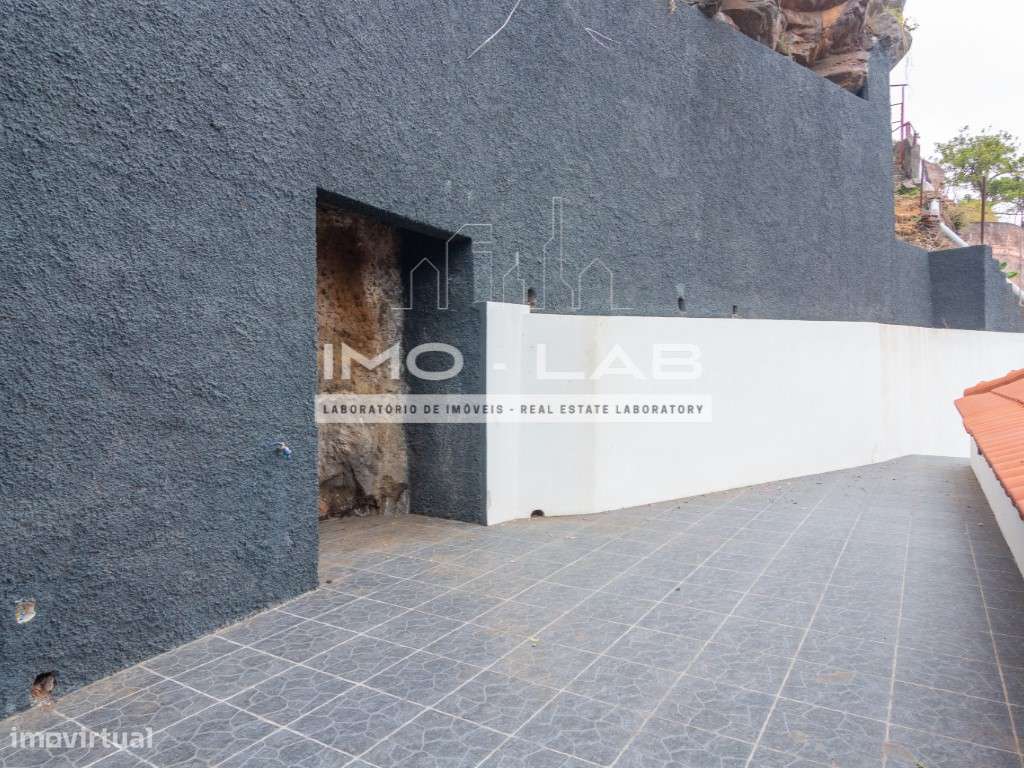T2 + 2 - RENOVADA - FUNCHAL - ILHA DA MADEIRA-24