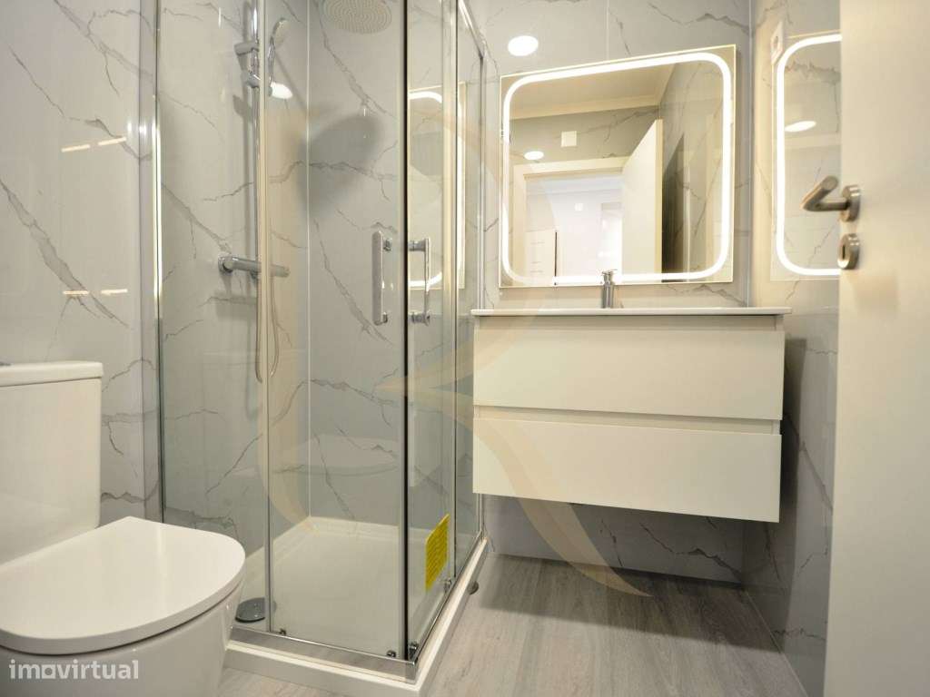 Apartamento T4 remodelado com varanda na Cruz de Pau-9