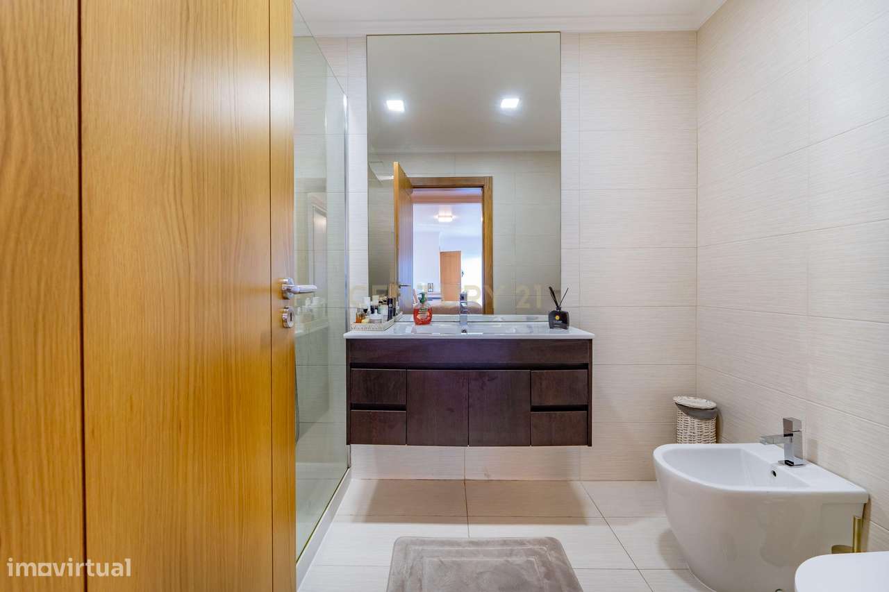 T2 na Urbanização do Neudel em excelente estado.-13