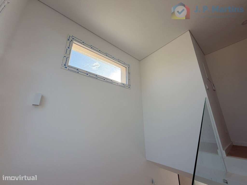 Moradia isolada, T4 com 4 suítes, piscina e garagem em Pinhal General-21