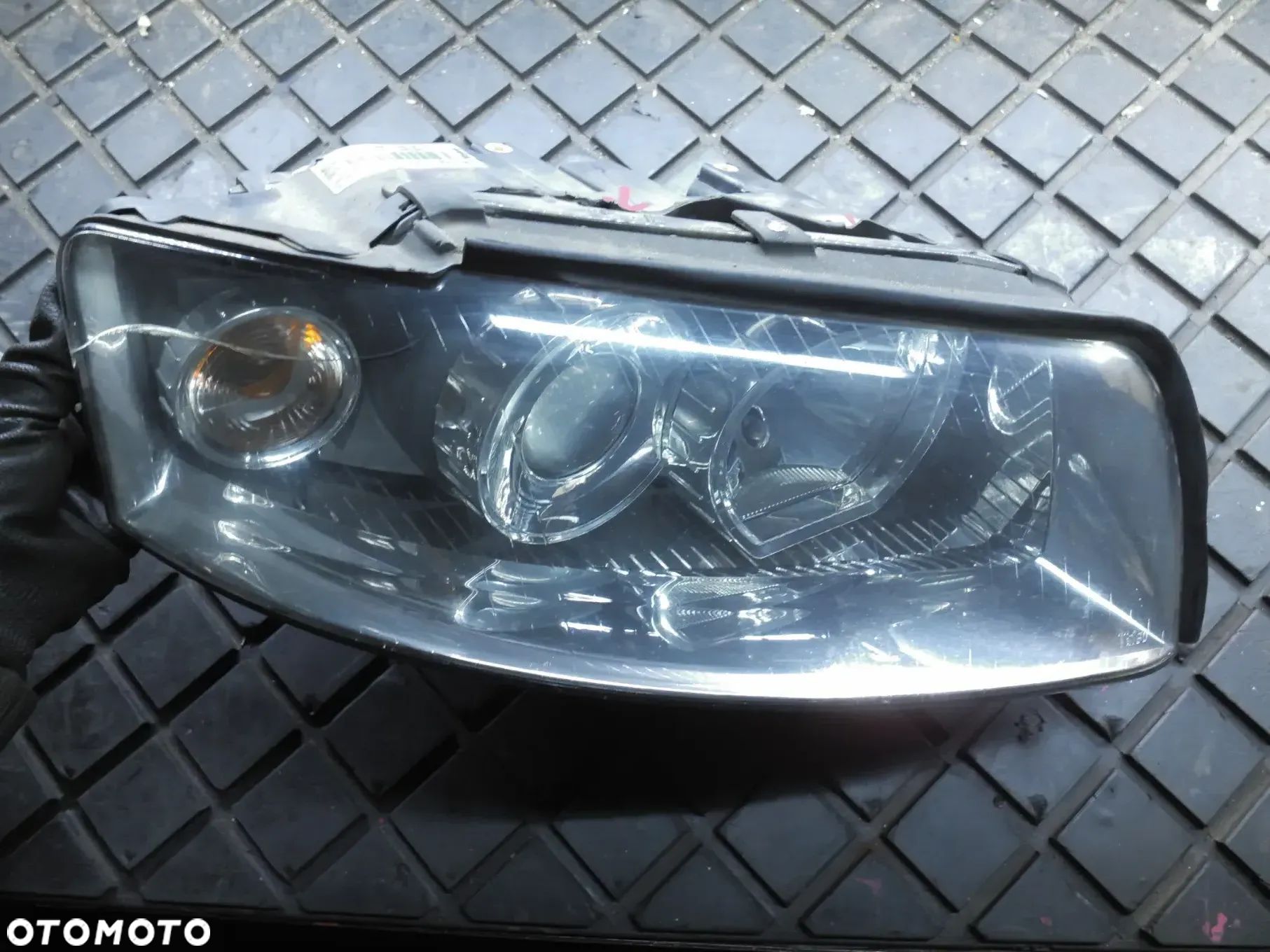 Lampa prawy przód AUDI A4 B6 EUROPA 8E0941004F ORYGINAŁ - 1