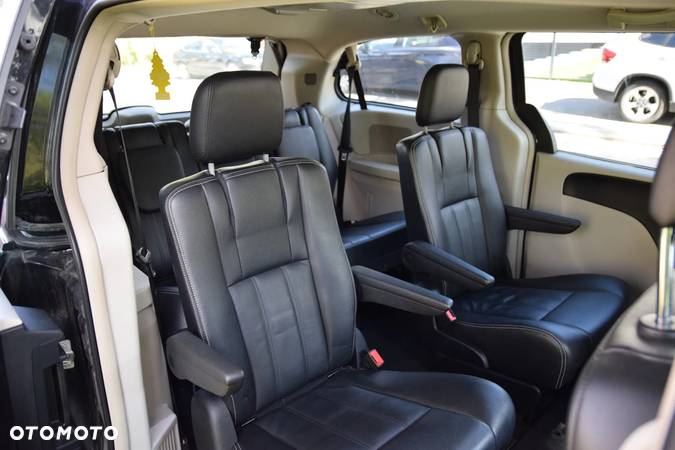 Chrysler Town & Country 3.6 Touring - 15