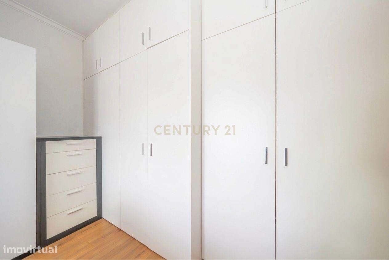 Apartamento Único com 268m2 no Último Andar com Terraço Extraordinário-26