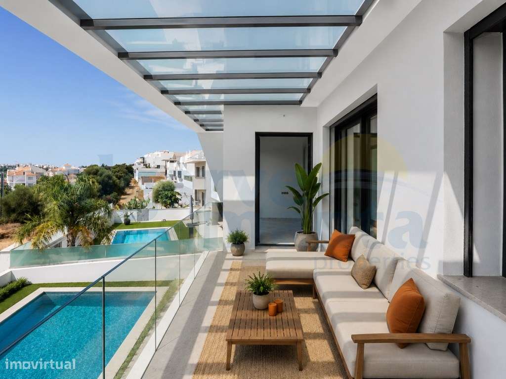 Moradia T4 de Arquitetura Contemporânea com Piscina, Rooftop e Vist...-23