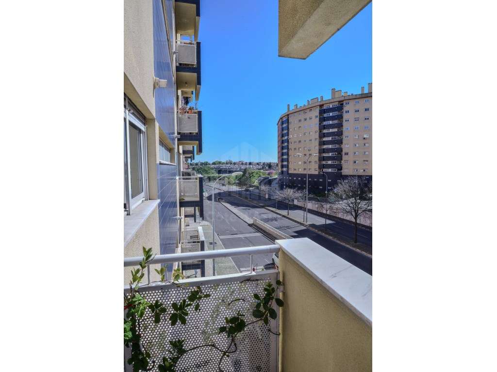 Apartamento T2 com Garagem e Vista - Cidade nas Olaias, Lisboa - Grande imagem: 4/17