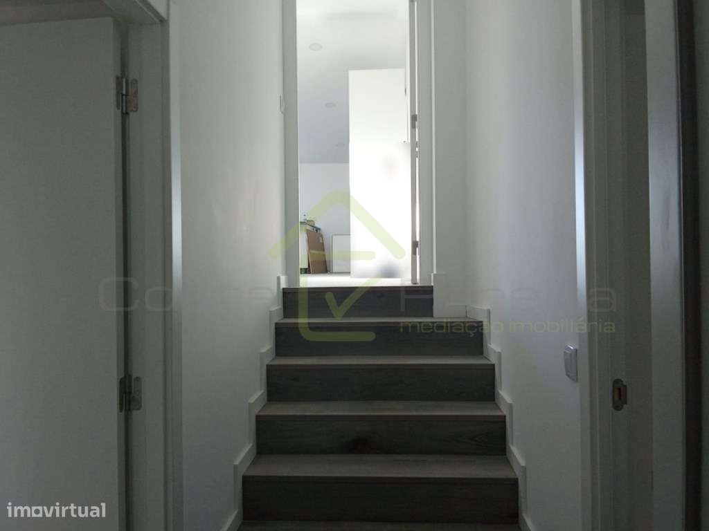 Moradia t3 com espaço exterior a minutos das praias-19