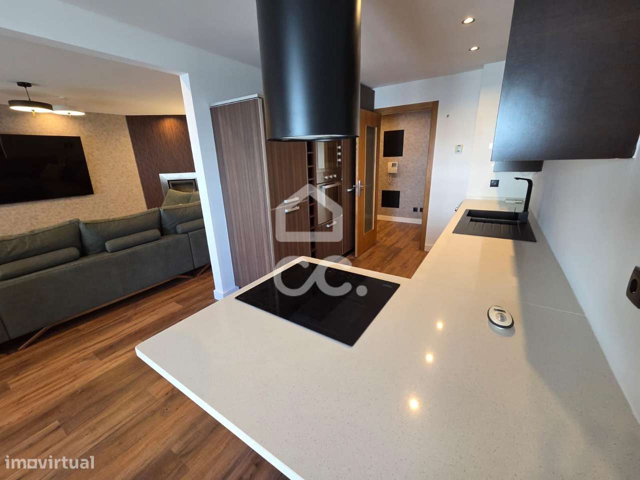 Apartamento T1 na Venda do Pinheiro com Garagem, Elevador e AC-19
