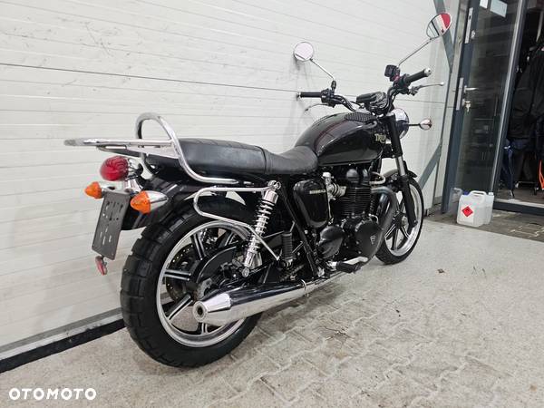 Triumph Bonneville - 16