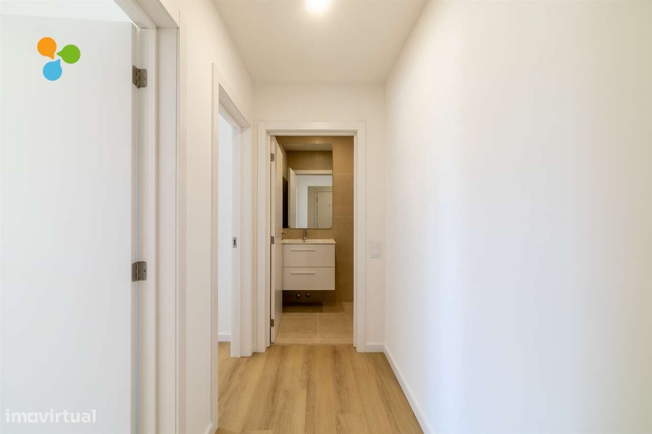 Apartamento T3 c/ Box e varanda, junto às faculdades-12