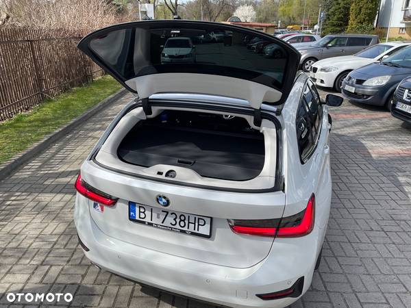 BMW Seria 3 320i - 25