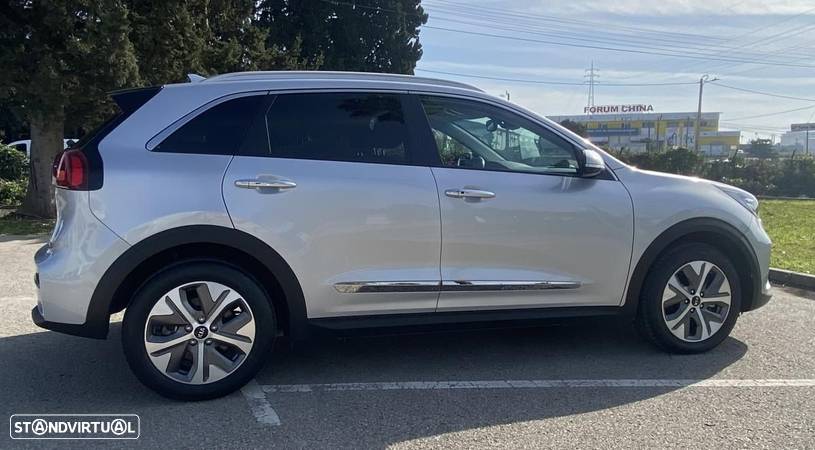 Kia e-Niro EV 64kWh Tech - 8