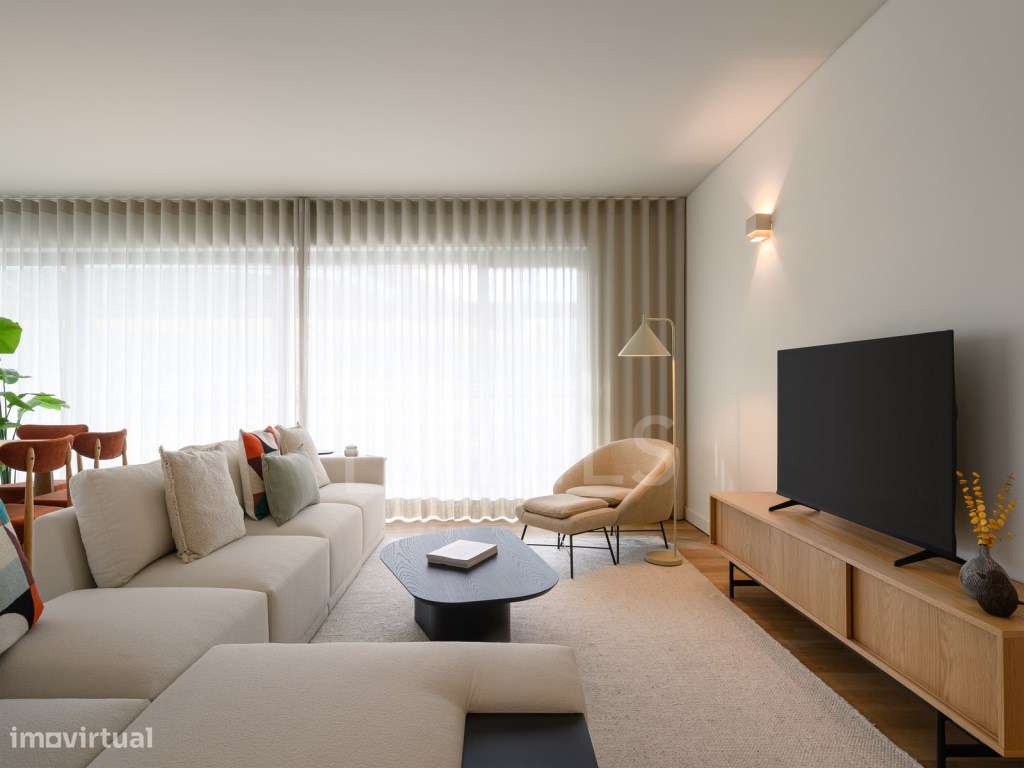 Apartamento T3 com varanda e estacionamento no Campo Grande - Grande imagem: 2/80