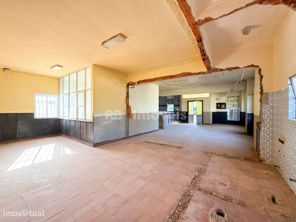 Café com estacionamento e terreno - Curvaceiras, Tomar - Grande imagem: 1/37