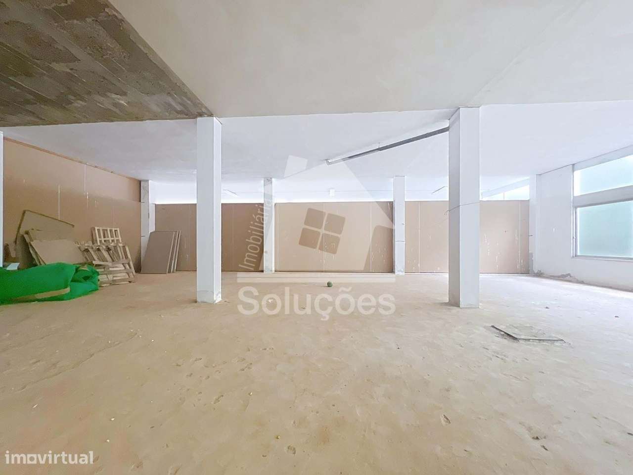 Loja à Venda na Praia da Rocha – Adapte ao Seu Negócio! - Grande imagem: 4/12