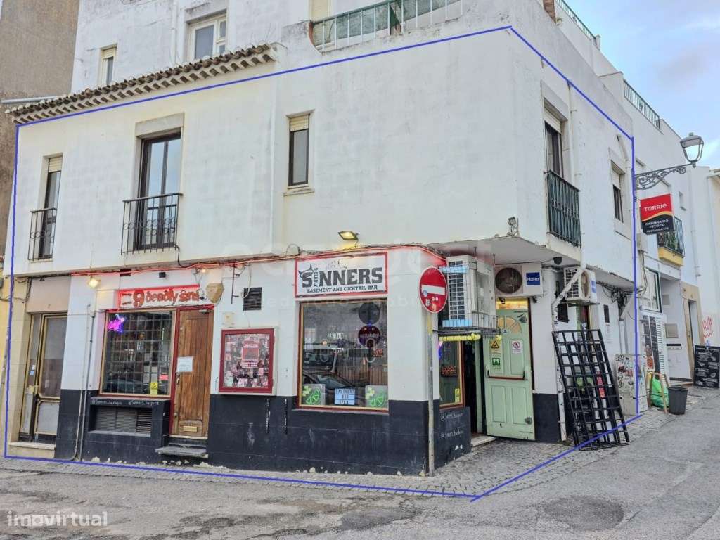 Prédio no Centro Histórico de Lagos - Habitação + Comércio numa das... - Grande imagem: 1/37