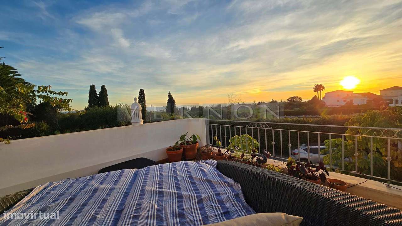 Algarve, Caramujeira,  para venda moradia V3 espaçosa renovada com vis-51