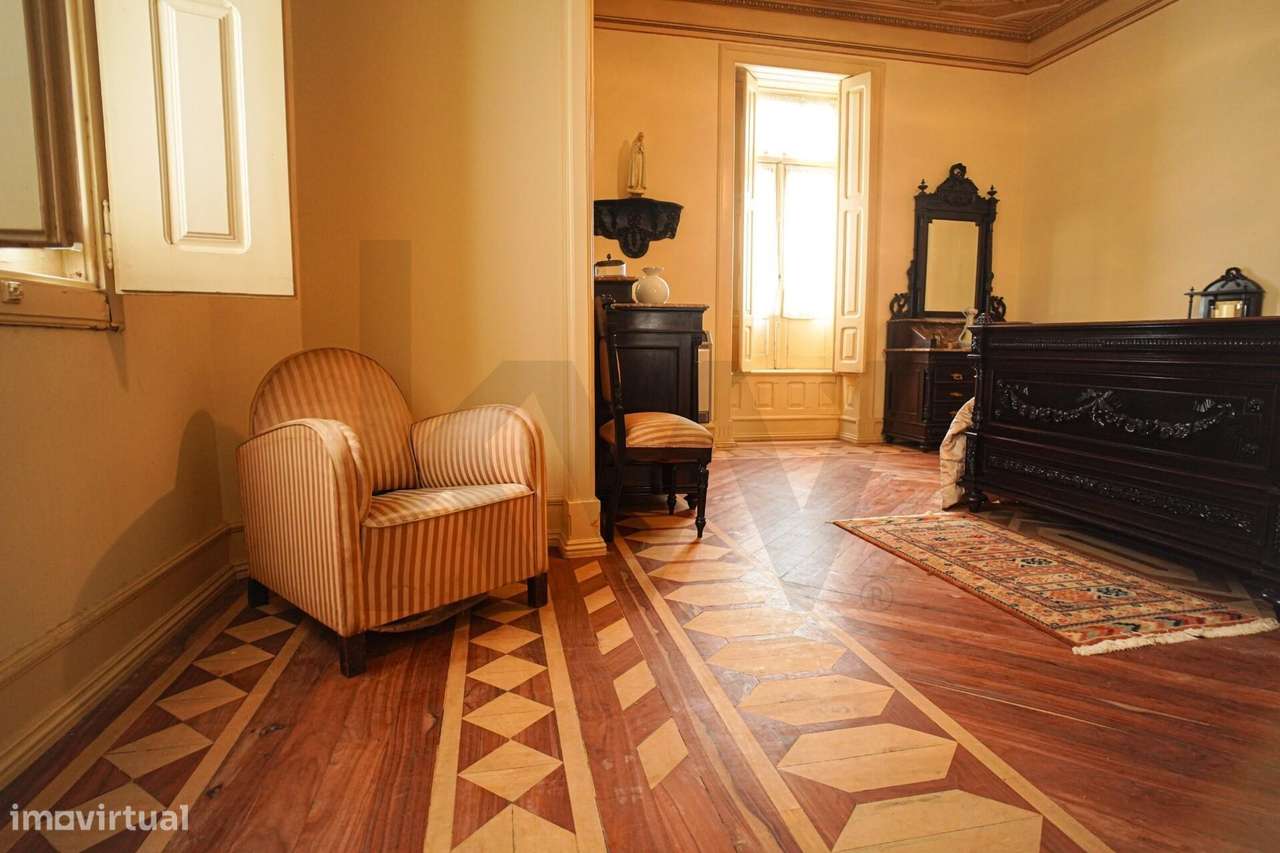 Palacete único dos anos 30 do séc. XX ergue-se no coração de Alcanena-49