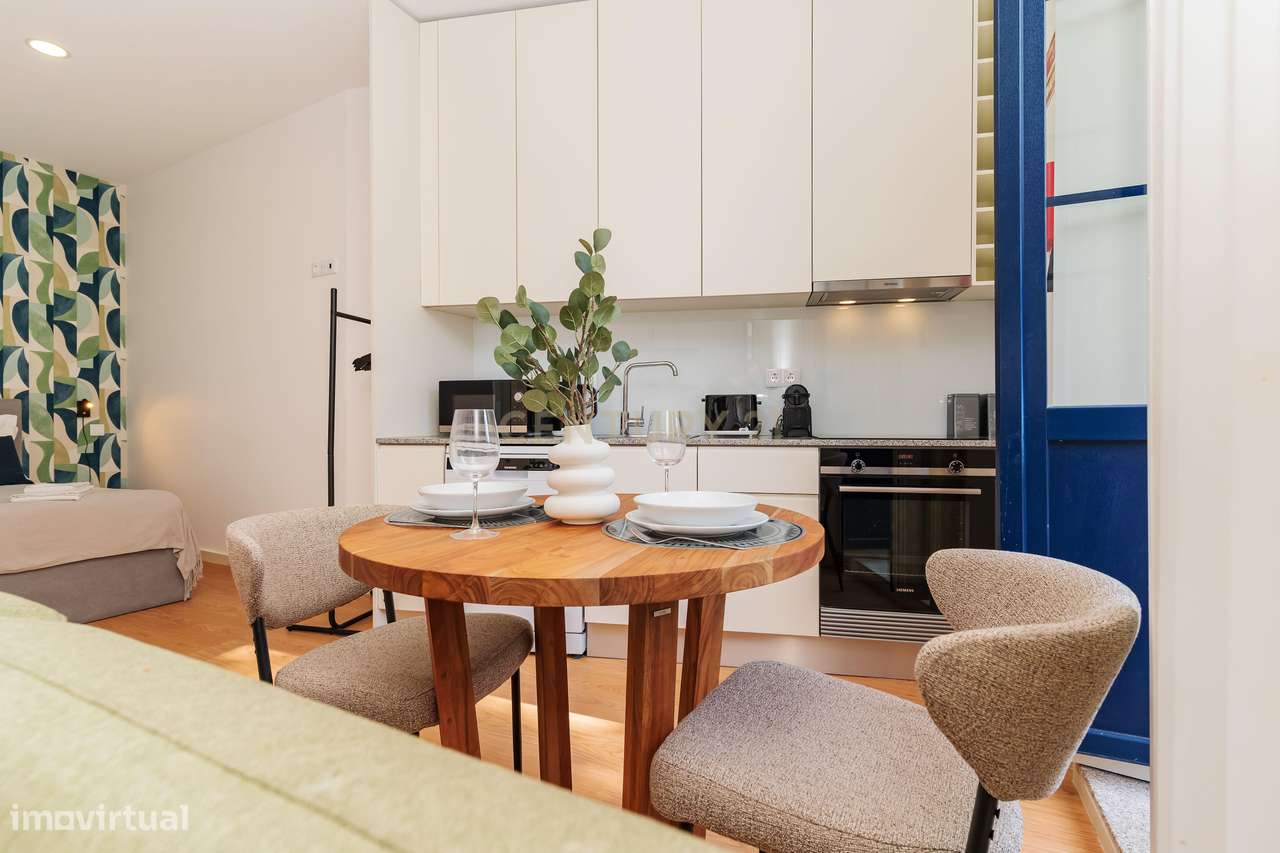 T0+1 com jardim exclusivo — silêncio e privacidade no centro do Porto - Grande imagem: 2/33