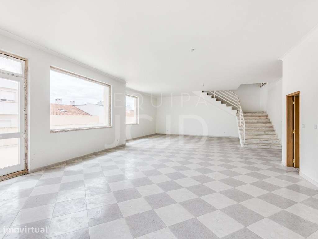 Oportunidade de Investimento - Prédio no Alto de Algés - Grande imagem: 5/60