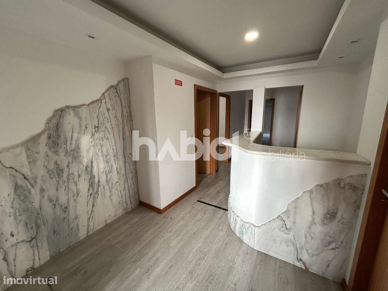 Espaço para serviços no 1º andar, centro Barcelos - Grande imagem: 2/7