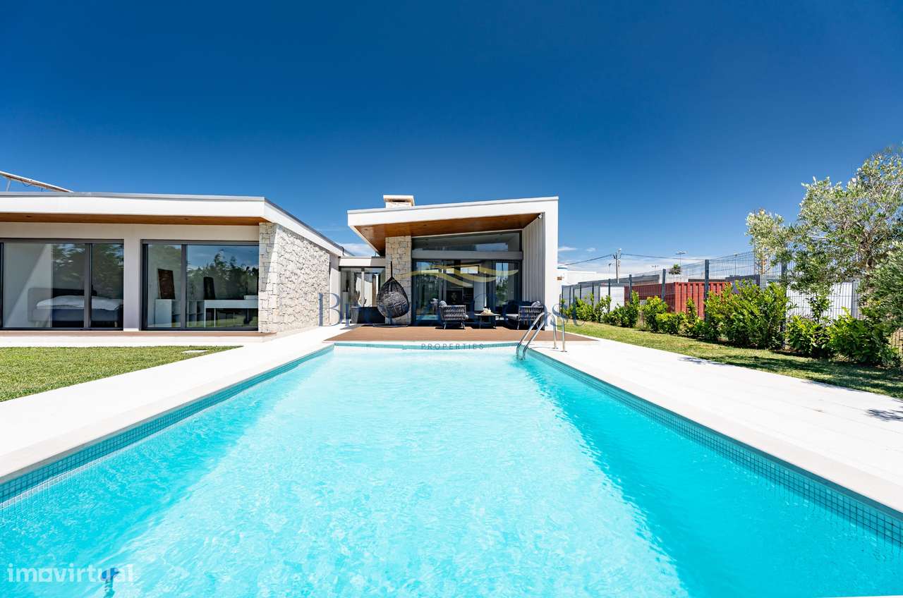 Moradia T4 Contemporânea com Piscina e Vista Desafogada-5