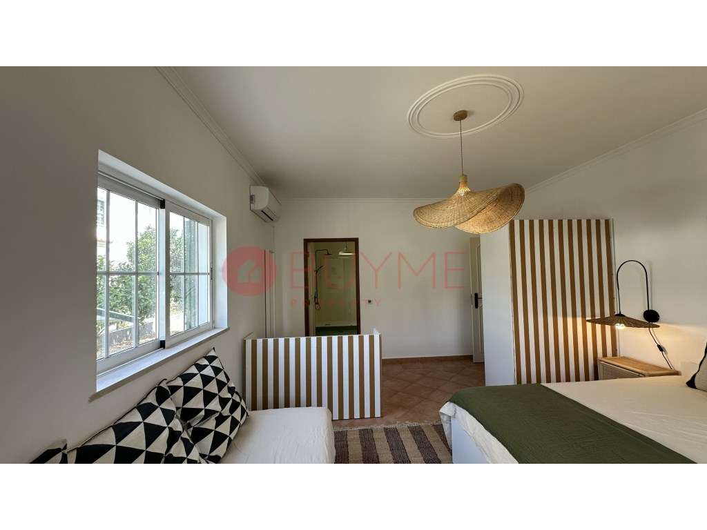 Moradia V4 Exclusiva com Piscina, Jacuzzi e Amplos Jardins em Almancil-23