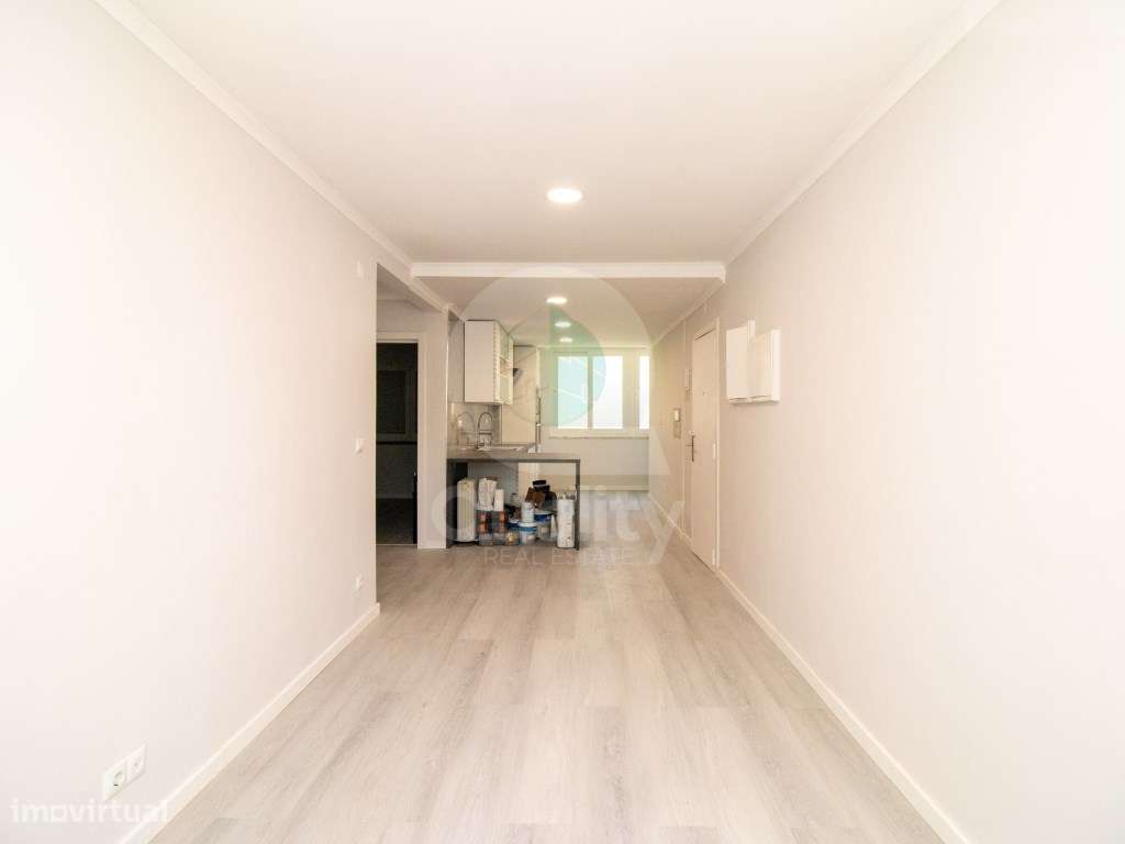 Apartamento T2 totalmente remodelado, localizado numa das zonas mai...-9