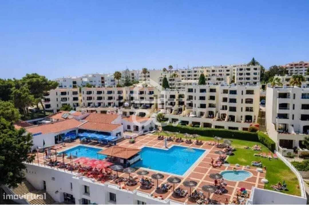 Apartamento TO convertido a T1 em condomínio fechado com 3 piscinas, c-8
