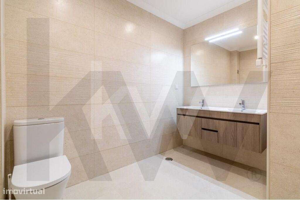 São Domingos de Benfica | Apartamento T2 Remodelado c/ varanda junto a-20