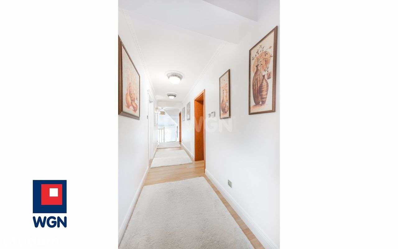 Luksus i funkcjonalność w otoczeniu natury – dom z basenem.-17