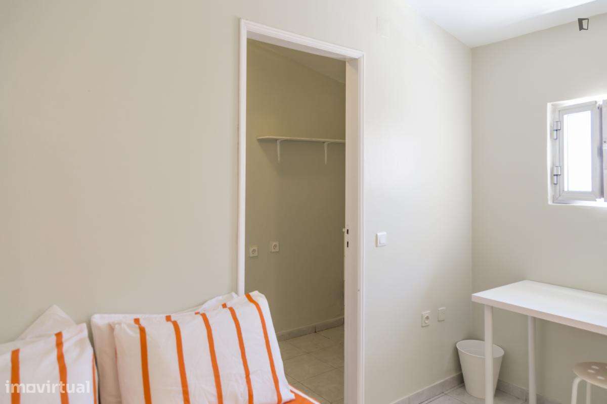 Quarto - localizado em Penha de França Lisbon - Grande imagem: 4/8