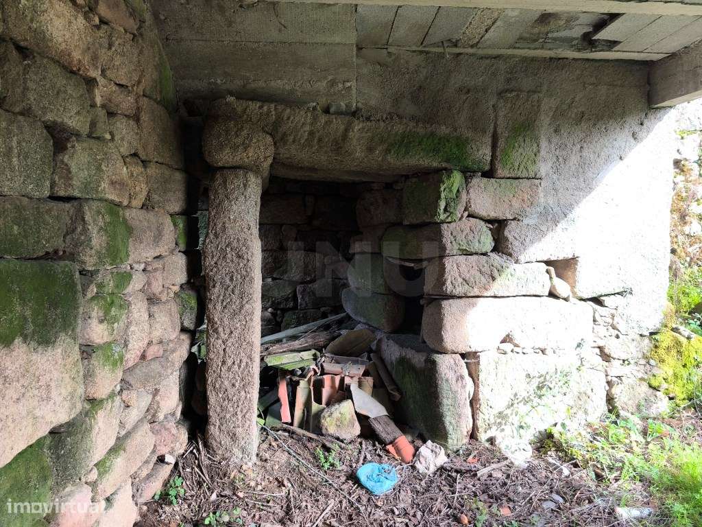 Ideal para reconstrução e valorização - A poucos minutos da vila de...-12