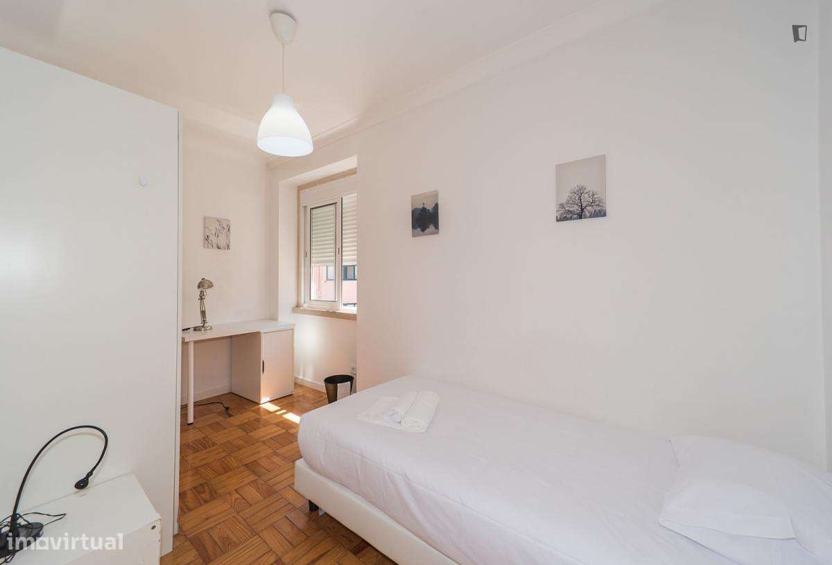 Quarto - localizado em Sete Rios Lisbon - Grande imagem: 4/8