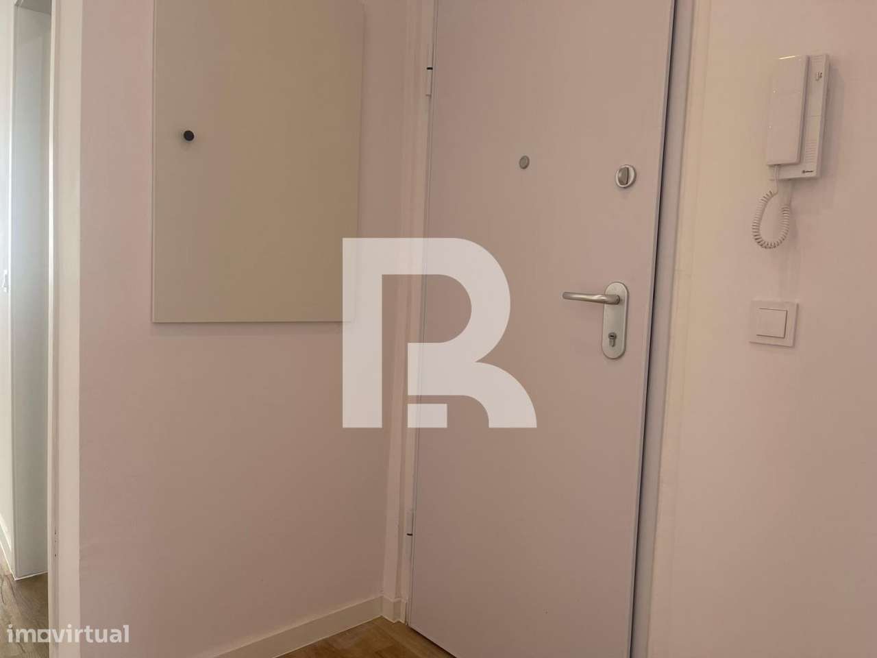 Apartamento T2 totalmente remodelado em Queluz-13