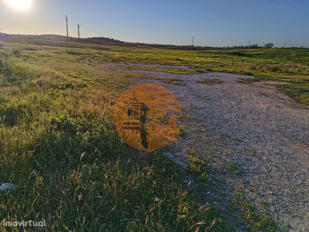 Terreno urbano com 2284m2 em Poço dos Peixes, Azinhal