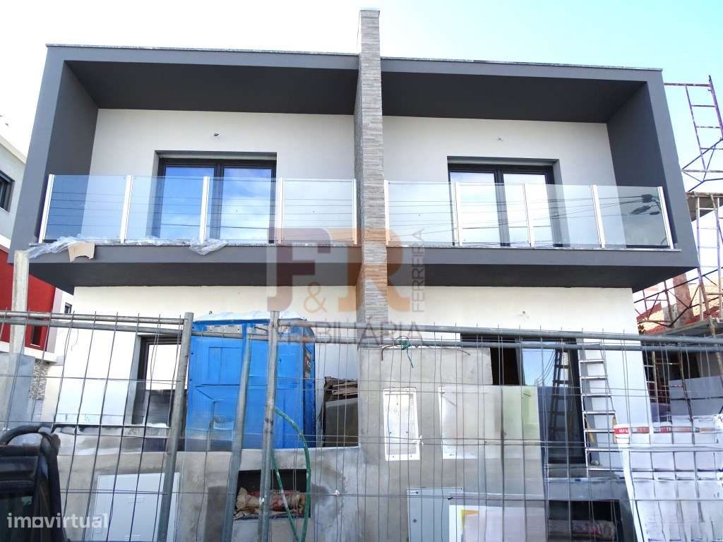 Geminada Duplex T3 com Pérgula Fernão Ferro-15