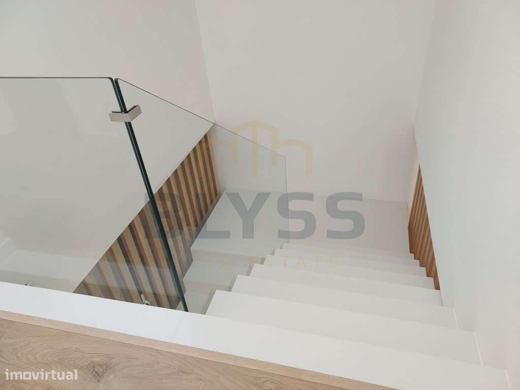 Moradias T4, em Condomínio Privado com Piscina.-17