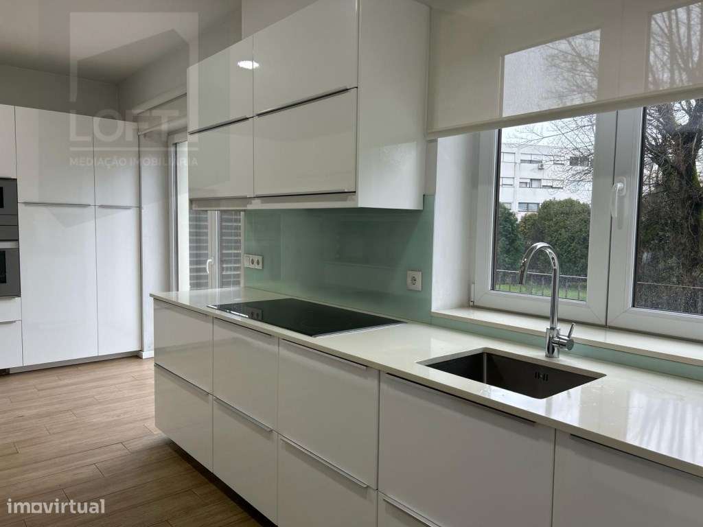 Moradia Geminada V5 p/ Venda em Guimarães-9