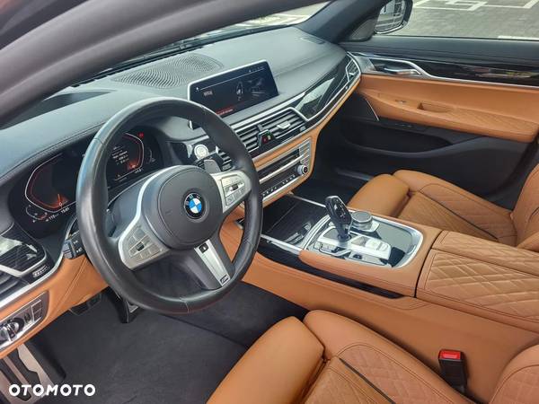 BMW Seria 7 750Li xDrive - 13