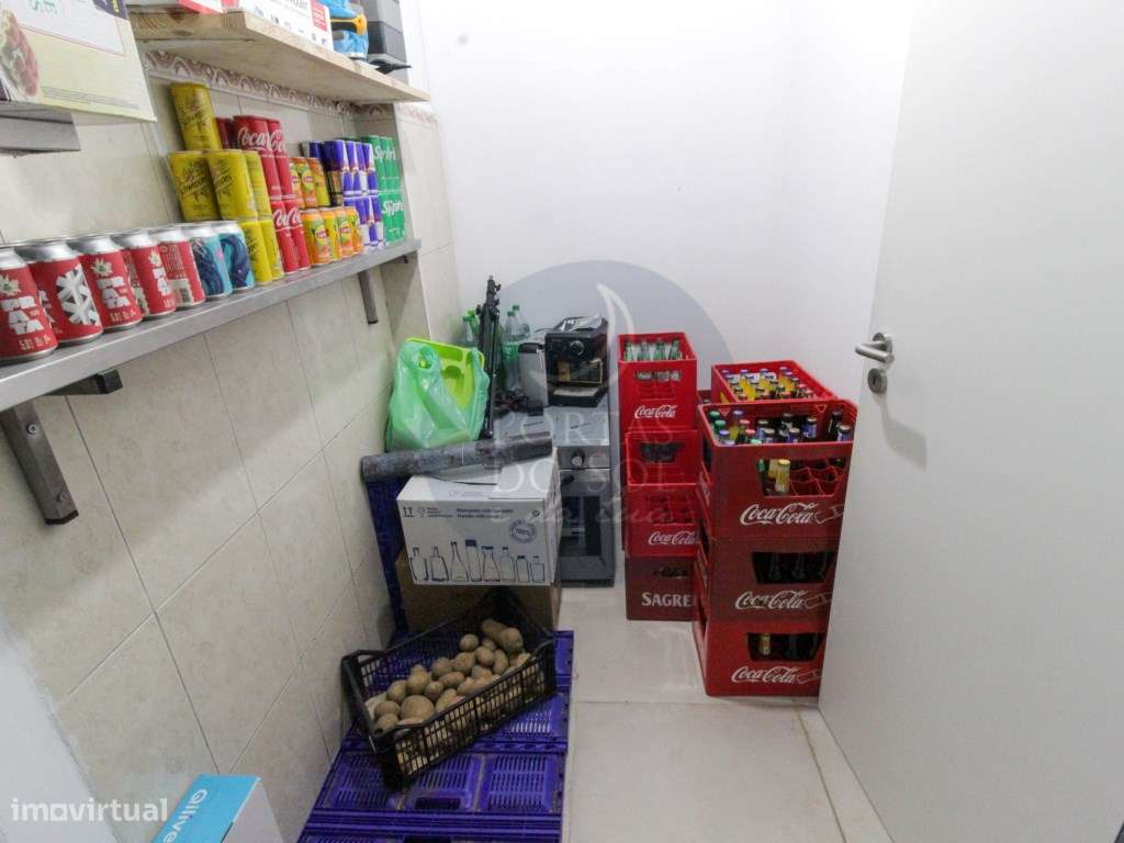 Hamburgueria totalmente equipada no centro de Lisboa-12